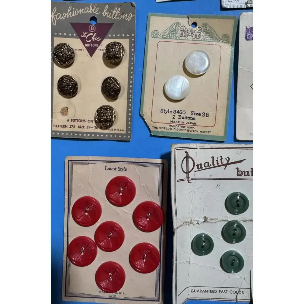 Vintage Lot of 95  Buttons on 25 Cards La Chic Costumakers  La Mode   C